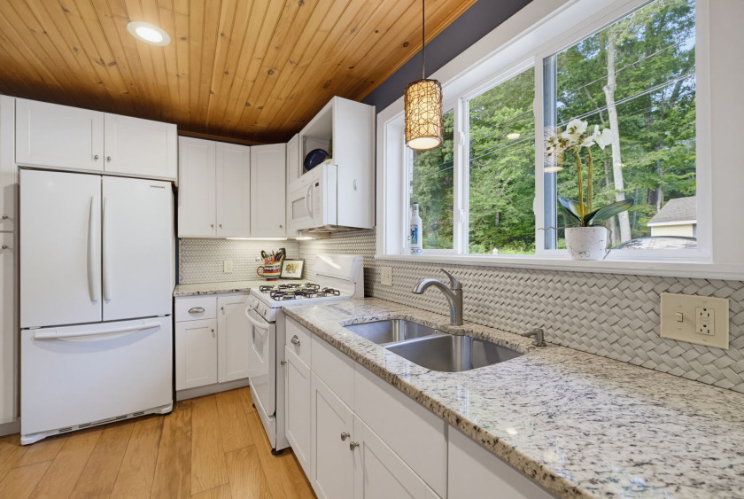 Waterfront Lake Living - photo 10