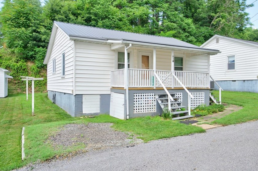 Welcome to this charming cottage nestled in the heart of Fries - photo 3