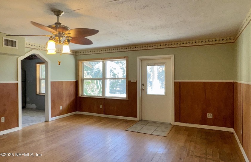 Lakefront retreat on Silver Lake just outside the quaint town of - photo 7