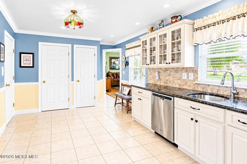 Spacious 4 bedroom /3 full bath home on large cul-de-sac - photo 8