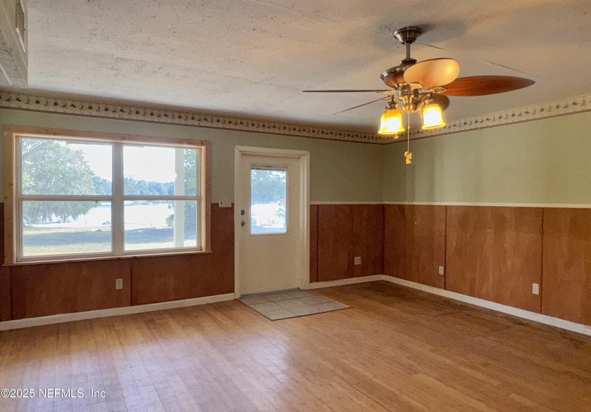 Lakefront retreat on Silver Lake just outside the quaint town of - photo 8