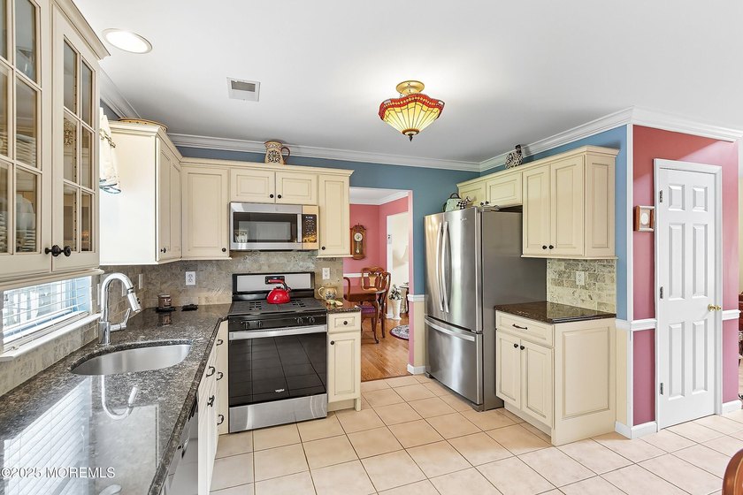 Spacious 4 bedroom /3 full bath home on large cul-de-sac - photo 9