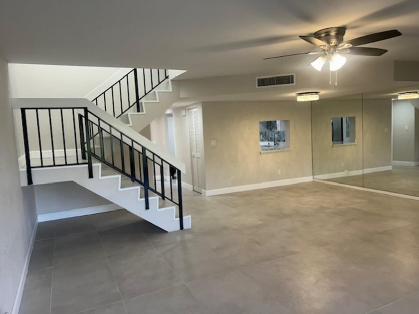 Welcome to this stunning and spacious 3-bedroom, 2.5-bathroom - photo 14