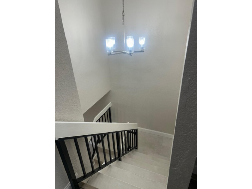 Welcome to this stunning and spacious 3-bedroom, 2.5-bathroom - photo 16