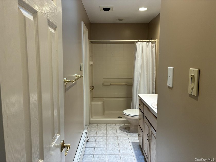 South of Montauk This charming, cozy home offers comfort, style - photo 17