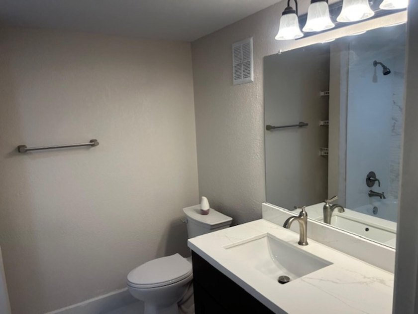 Welcome to this stunning and spacious 3-bedroom, 2.5-bathroom - photo 18