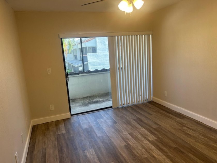 Welcome to this stunning and spacious 3-bedroom, 2.5-bathroom - photo 19