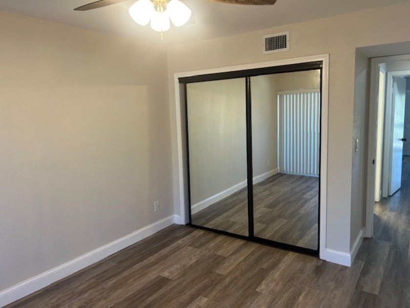 Welcome to this stunning and spacious 3-bedroom, 2.5-bathroom - photo 20