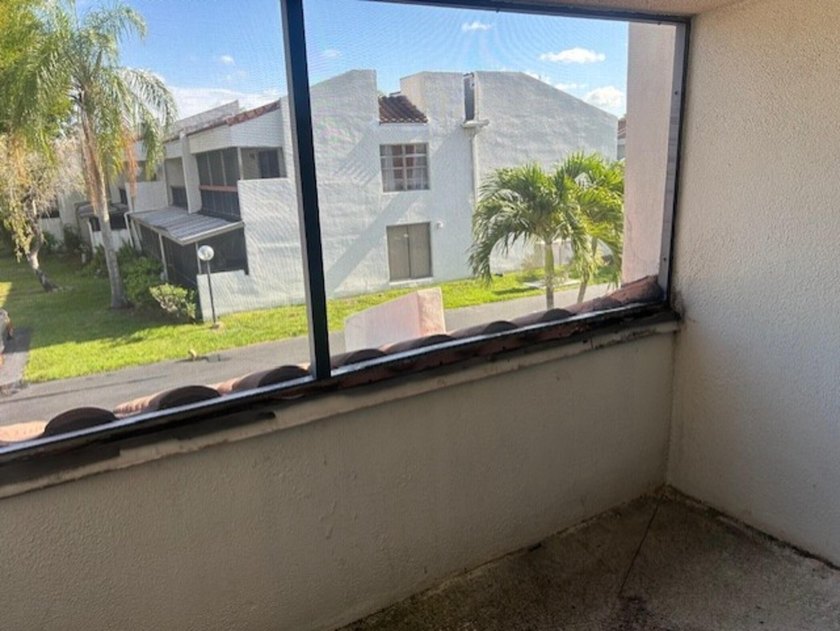 Welcome to this stunning and spacious 3-bedroom, 2.5-bathroom - photo 21