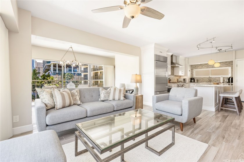 Fully furnished corner unit in Waikiki Shore, Waikiki's only - photo 2