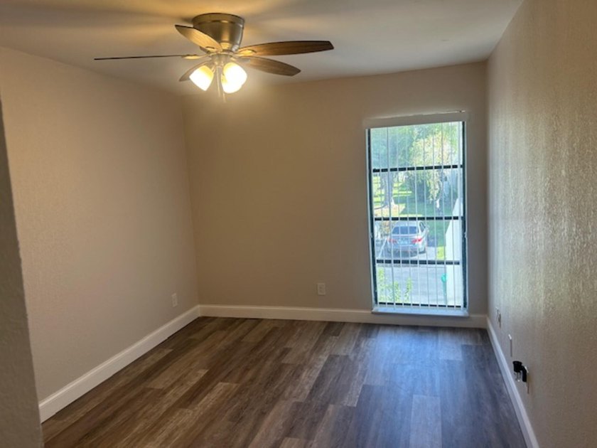 Welcome to this stunning and spacious 3-bedroom, 2.5-bathroom - photo 22