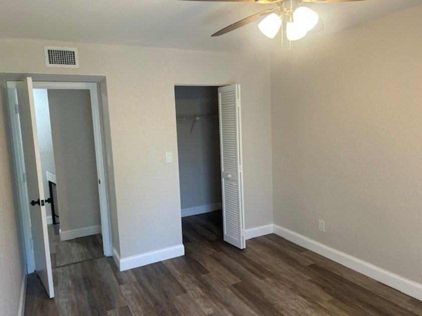 Welcome to this stunning and spacious 3-bedroom, 2.5-bathroom - photo 23
