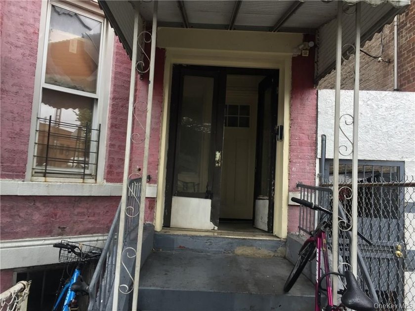 Attention investors! Semi-detached 2-family property featuring - photo 4
