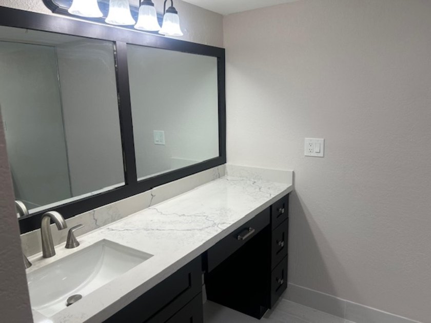Welcome to this stunning and spacious 3-bedroom, 2.5-bathroom - photo 29