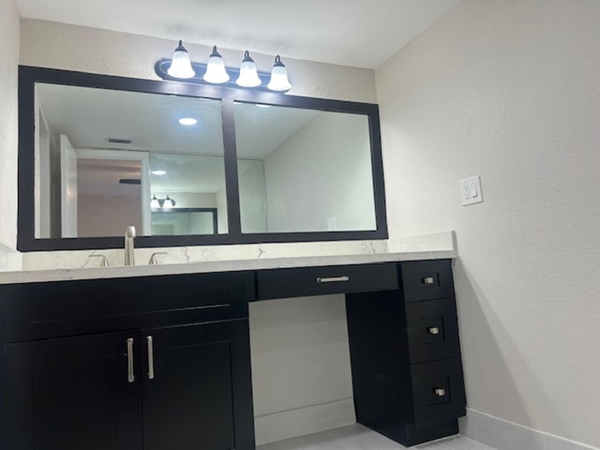 Welcome to this stunning and spacious 3-bedroom, 2.5-bathroom - photo 30