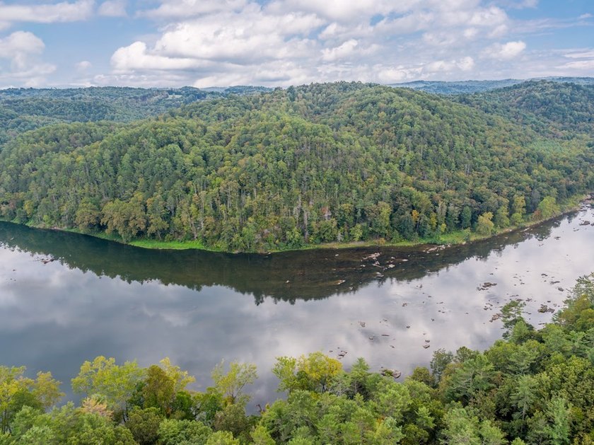 Rare 18.96-Acre Unrestricted Property Overlooking the New River - photo 4