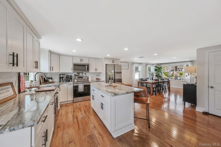 Immaculate, Completely Renovated 4-Bedroom, 2-Bath Colonial - photo 7