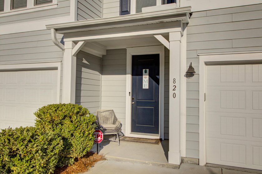 Gorgeous townhome on private pond lot less then 10 minutes to - photo 4