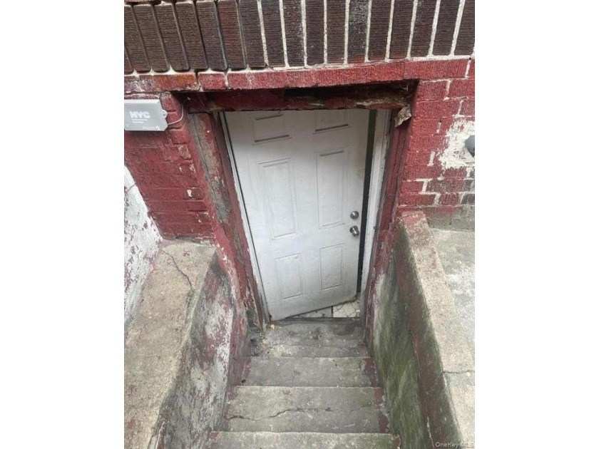 Excellent investment opportunity in the Bronx! Well-maintained - photo 3