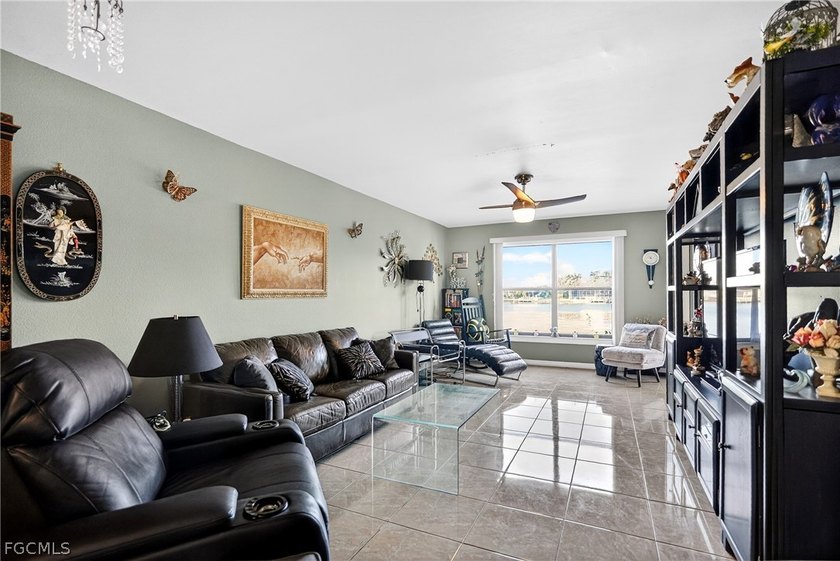 Gulf access condo. Ground floor unit, screened lanai with lake - photo 8