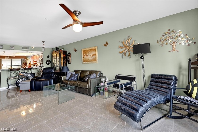 Gulf access condo. Ground floor unit, screened lanai with lake - photo 10