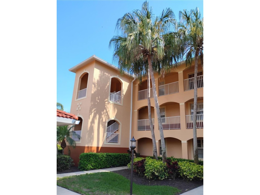 WOW!! Check out this beautiful first floor end unit Condo with - photo 3
