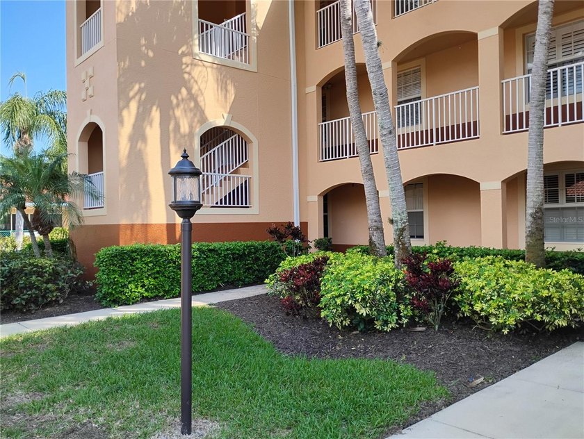 WOW!! Check out this beautiful first floor end unit Condo with - photo 4