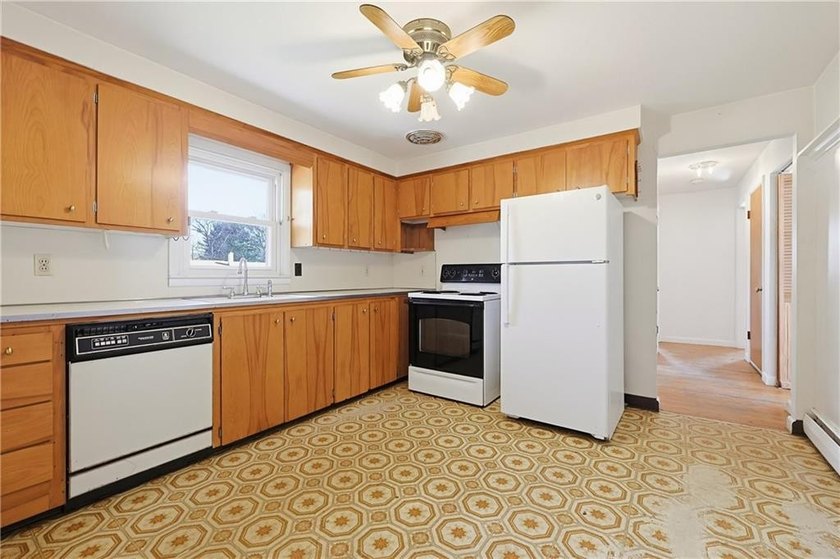 Welcome to 145 Glenwood Drive in desirable North Kingstown. This - photo 9