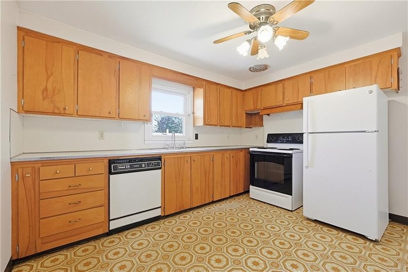 Welcome to 145 Glenwood Drive in desirable North Kingstown. This - photo 10