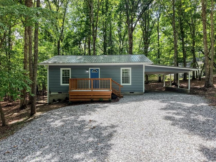 Welcome home to this charming cottage that has been thoughtfully - photo 40