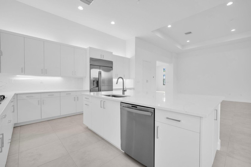 SPECTACULAR NEVER LIVED IN 3 BEDROOM 4 FULL BATHROOM SINGLE - photo 14