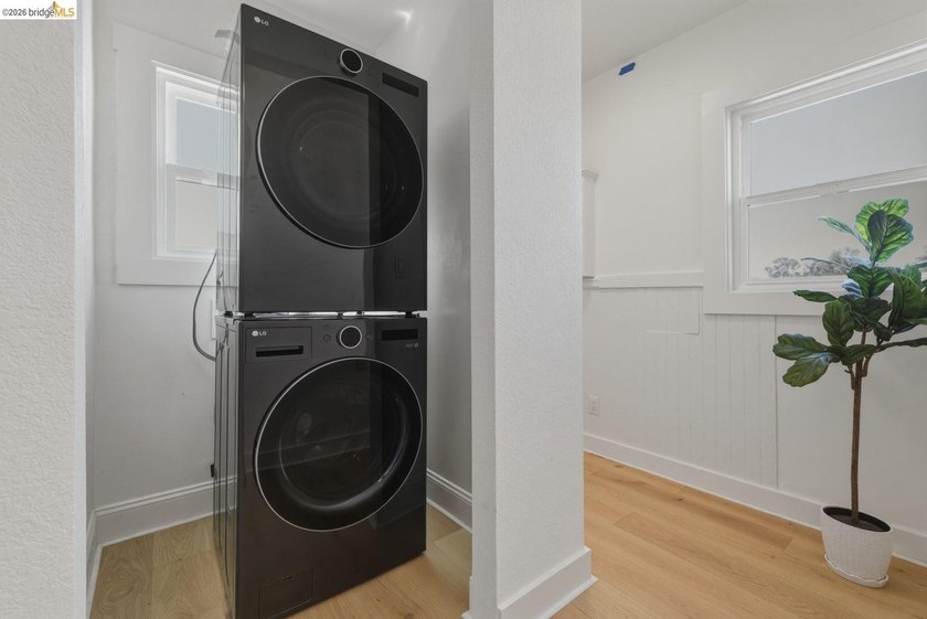 Welcome to 523 25th Street, a thoughtfully renovated Oakland - photo 25