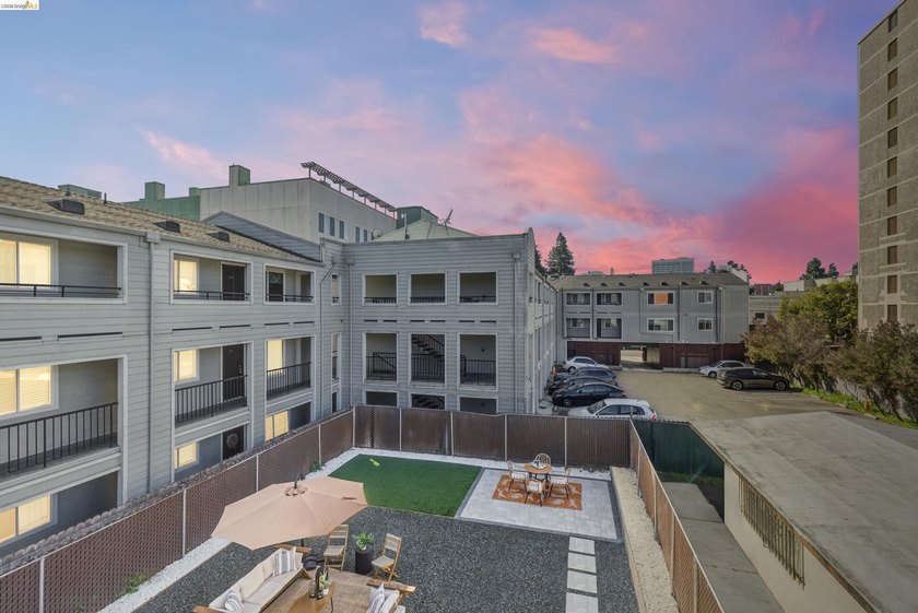 Welcome to 523 25th Street, a thoughtfully renovated Oakland - photo 26