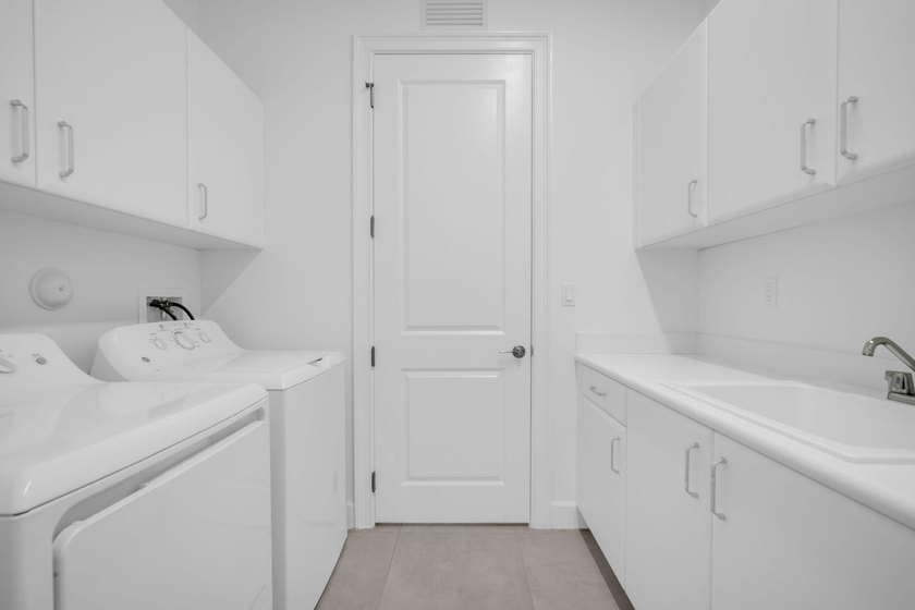 SPECTACULAR NEVER LIVED IN 3 BEDROOM 4 FULL BATHROOM SINGLE - photo 35