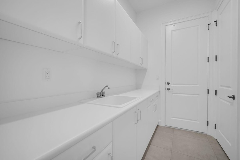 SPECTACULAR NEVER LIVED IN 3 BEDROOM 4 FULL BATHROOM SINGLE - photo 36
