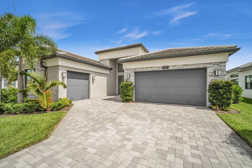 SPECTACULAR NEVER LIVED IN 3 BEDROOM 4 FULL BATHROOM SINGLE - photo 40