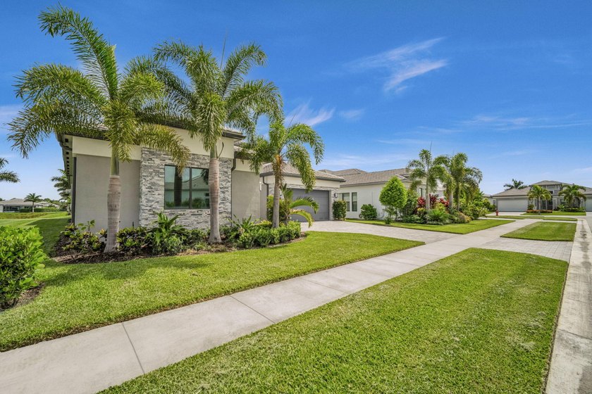 SPECTACULAR NEVER LIVED IN 3 BEDROOM 4 FULL BATHROOM SINGLE - photo 44