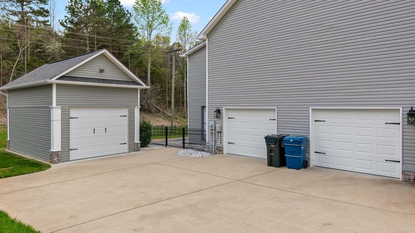 New Price! Now offered below appraised value, this beautifully - photo 4