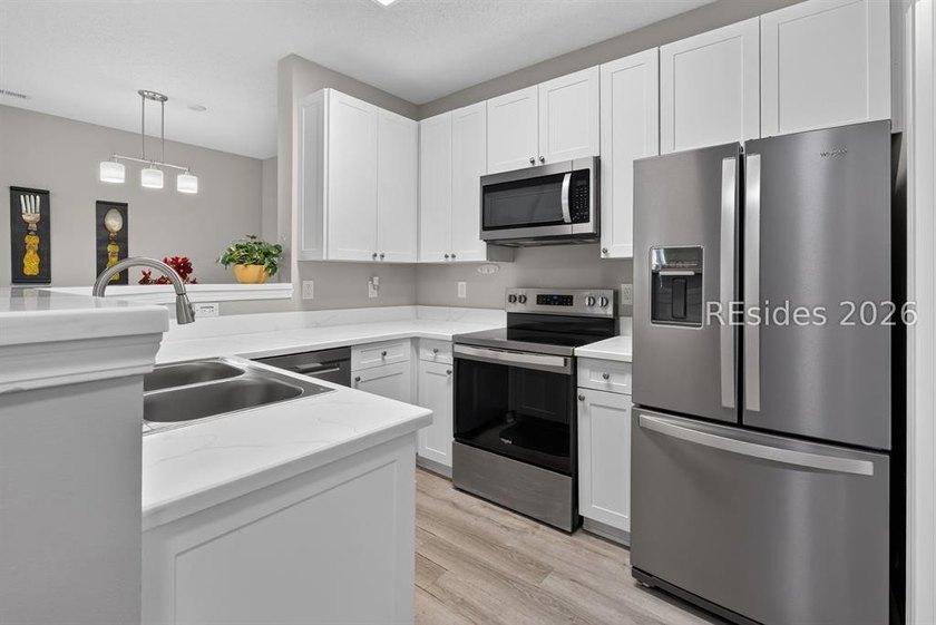 Enjoy effortless Lowcountry living in this beautifully updated - photo 3