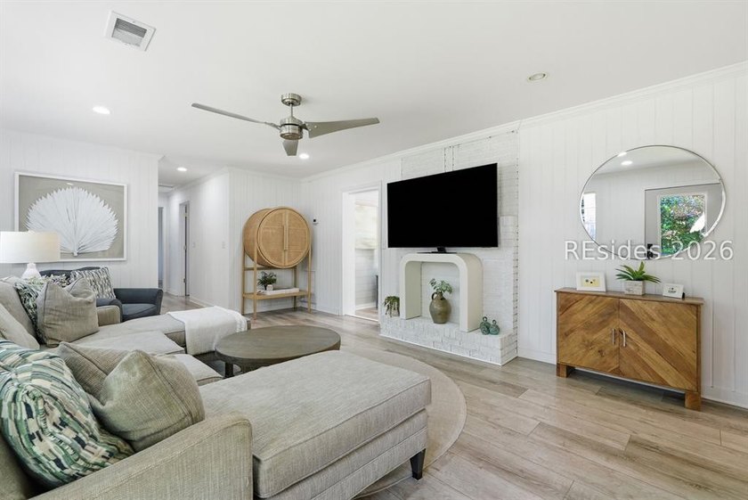 Rare opportunity to own a versatile property in the heart of Old - photo 5