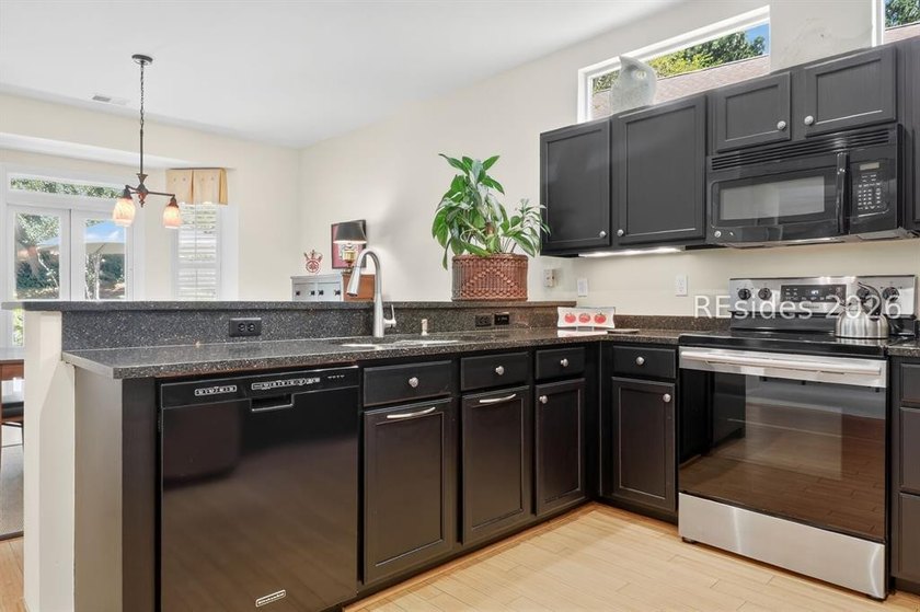 Gorgeous Franklin/Whitney model in Sun City Hilton Head. Loaded - photo 12