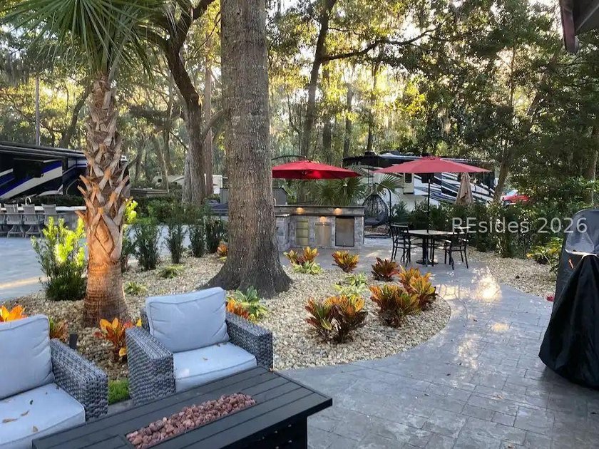 Top-tier opportunity for an oversized RV lot with exceptional - photo 5