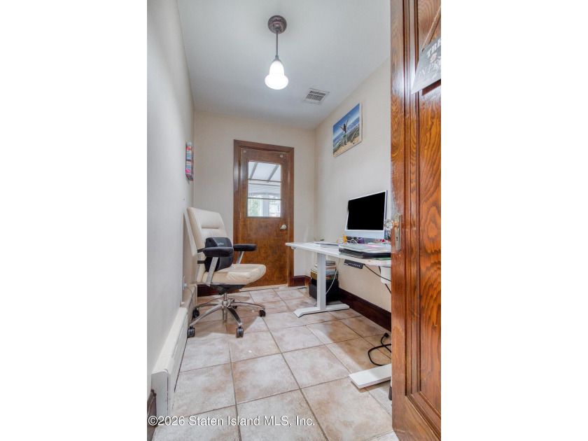 Welcome to the prestigious courts of Silver Lake! This charming - photo 21