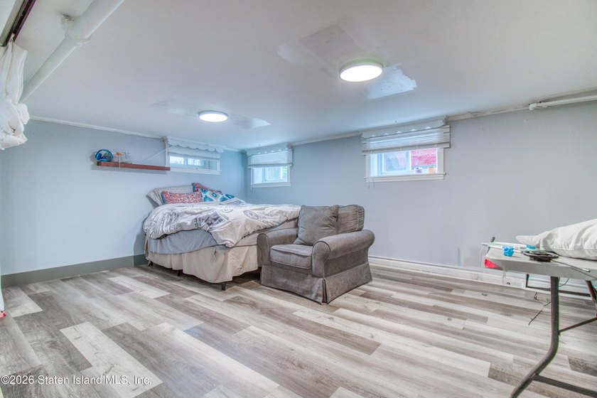 Welcome to the prestigious courts of Silver Lake! This charming - photo 25