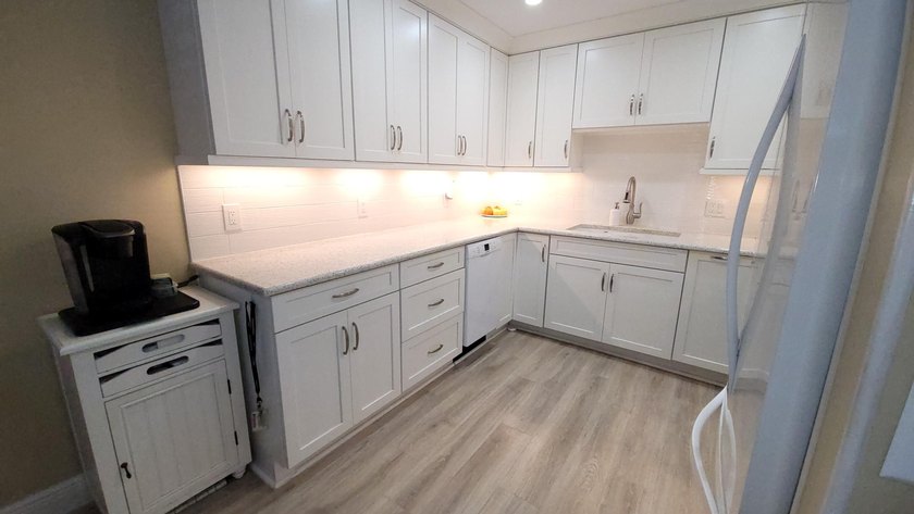 Welcome to this beautifully maintained and thoughtfully upgraded - photo 5