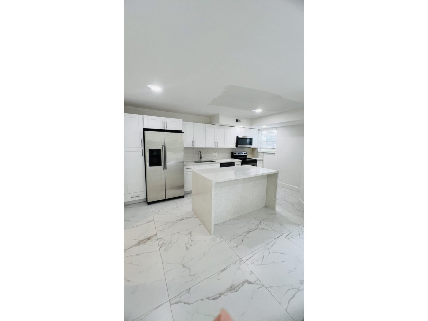 Investors Opportunity! Rent right away! Beautiful completely - photo 2