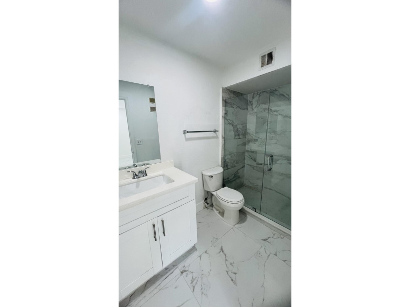 Investors Opportunity! Rent right away! Beautiful completely - photo 4