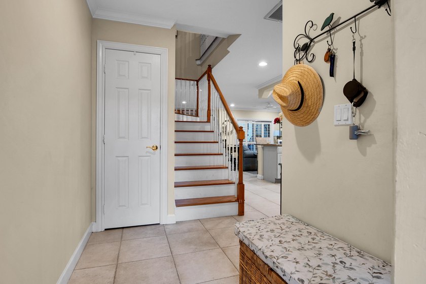 Beautifully updated and spacious townhome in the heart of - photo 23
