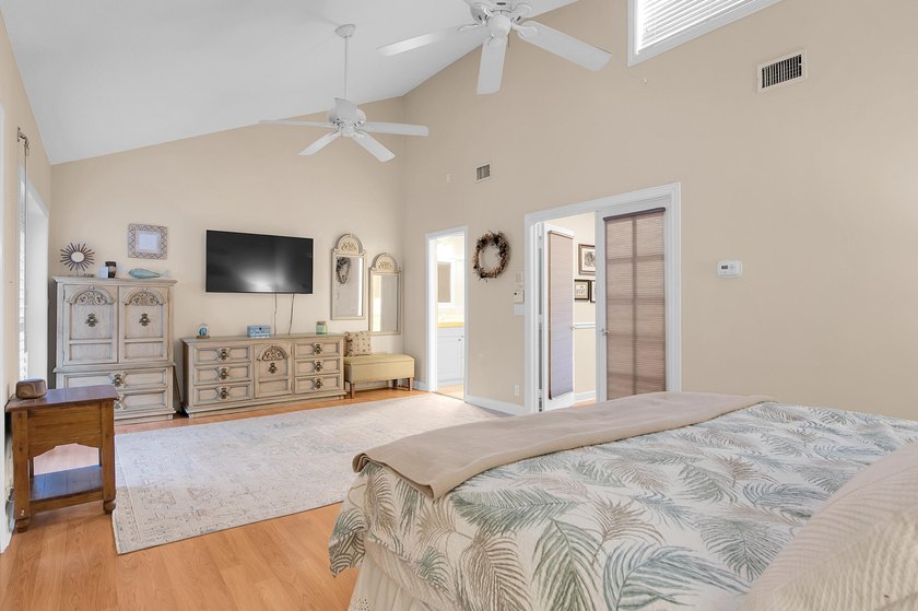 Beautifully updated and spacious townhome in the heart of - photo 39