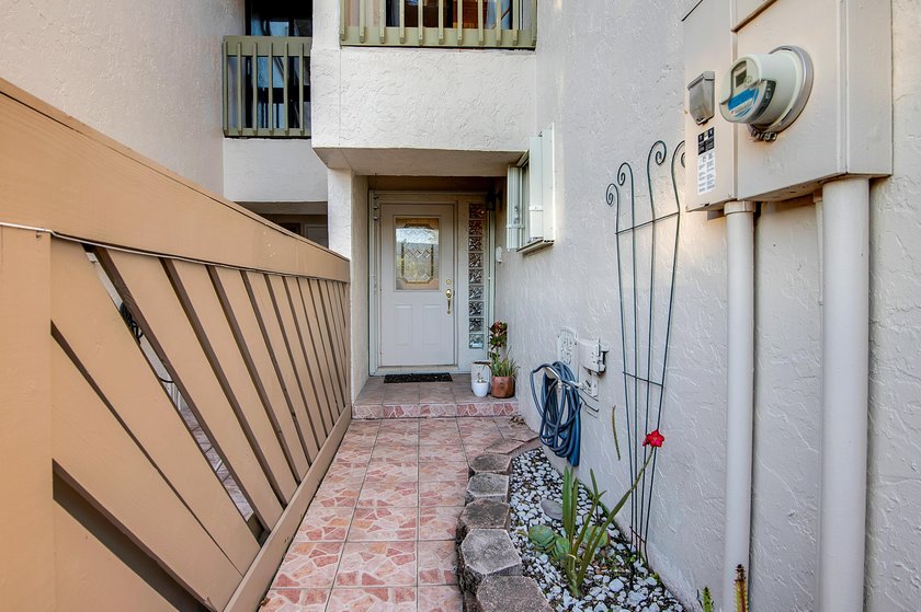 Beautifully updated and spacious townhome in the heart of - photo 46